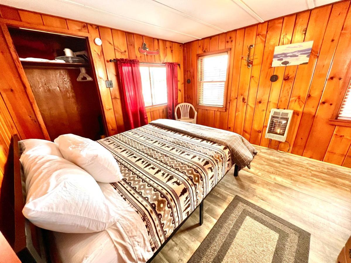 Adirondack Lake Cabins Hotel Indian Lake Exterior photo