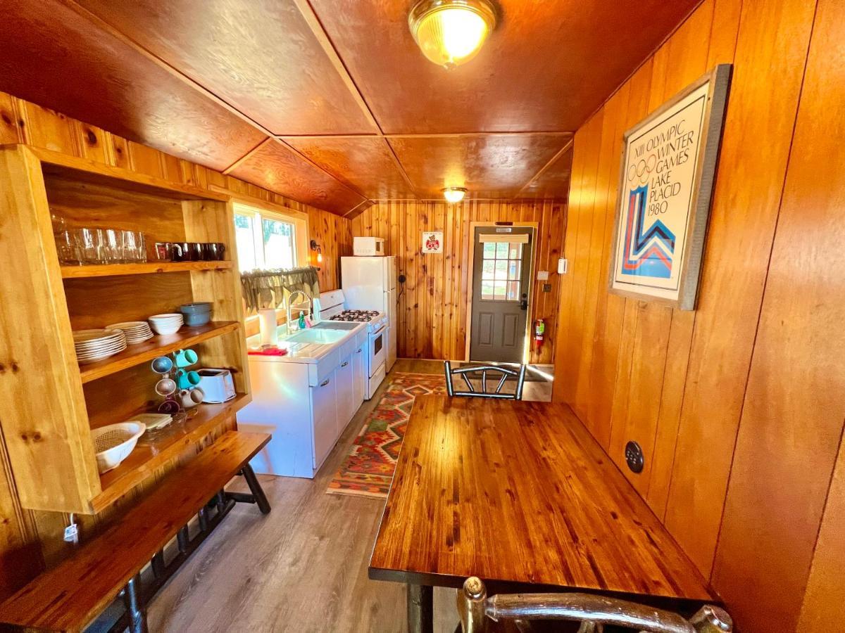 Adirondack Lake Cabins Hotel Indian Lake Exterior photo