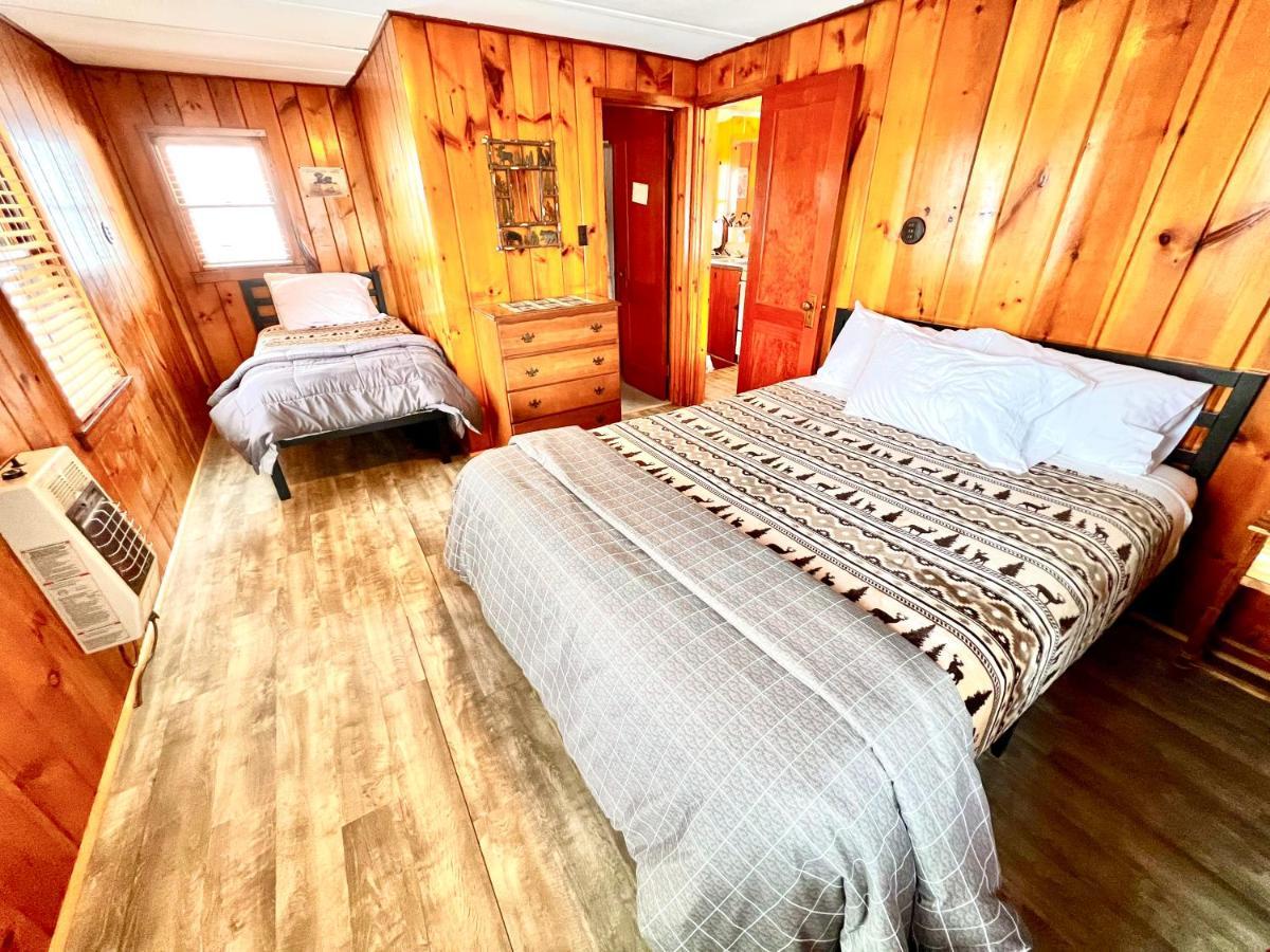 Adirondack Lake Cabins Hotel Indian Lake Exterior photo